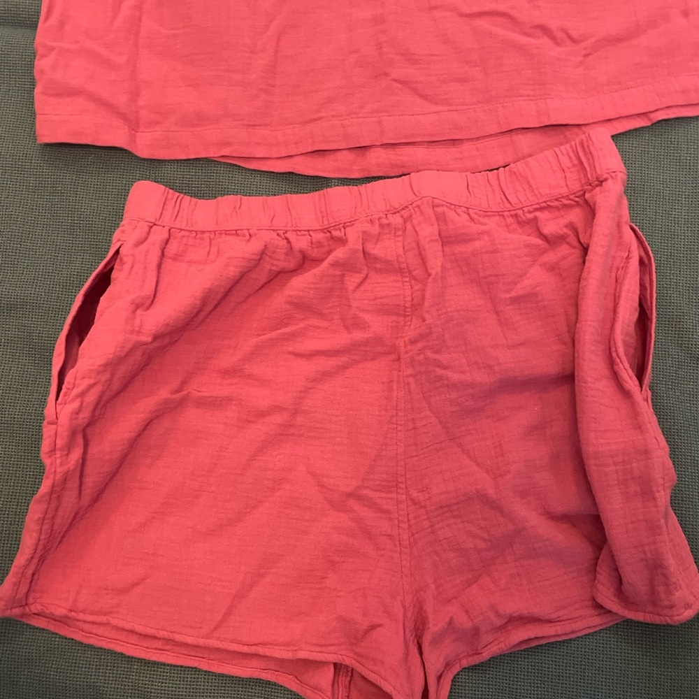 Universal Threads V- neck Top/Shorts Set - Picture 7 of 9